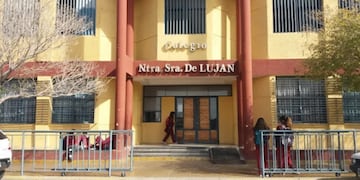 Una presunta violación en un colegio de San Juan generó indignación y violencia entre padres y directivos