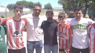 Diego Suárez y su familia junto a Fernando Alarcón de Instituto.