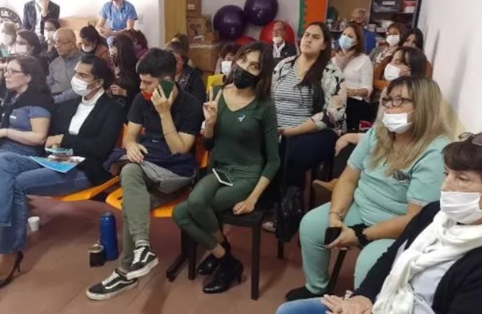 Capacitan a personal de salud en atención integral de personas trans