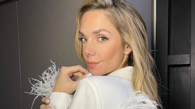 Julieta Nair Calvo y su look otoñal