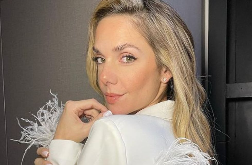 Amante del otoño, Julieta Nair Calvo eligió una polera de escote abierto