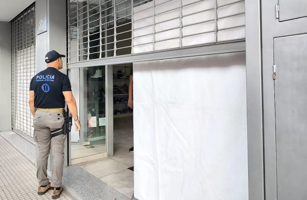 Allanamientos en varios comercios de Bahía Blanca por ropa y calzados “truchos”