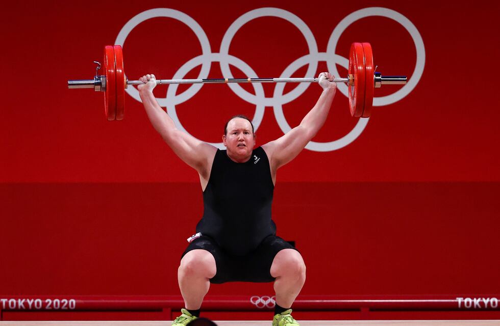 Quién es Laurel Hubbard, la primera atleta transgénero en competir en la historia de los Juegos Olímpicos