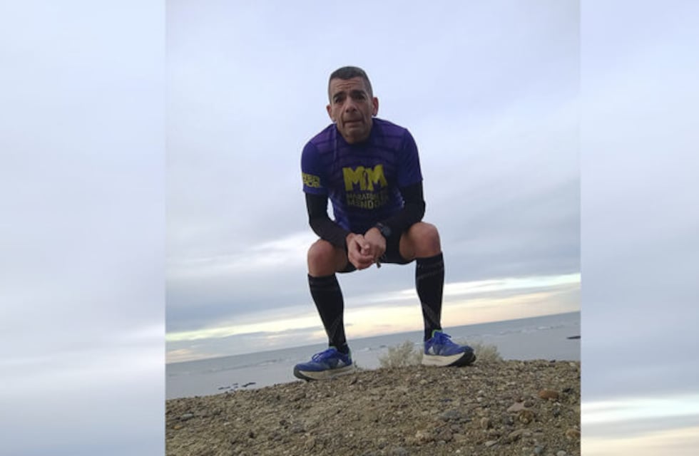 Juan Daniel Bórquez, el atleta de Santa Cruz que se prepara para competir en el Sudamericano de Colombia a los 56 años