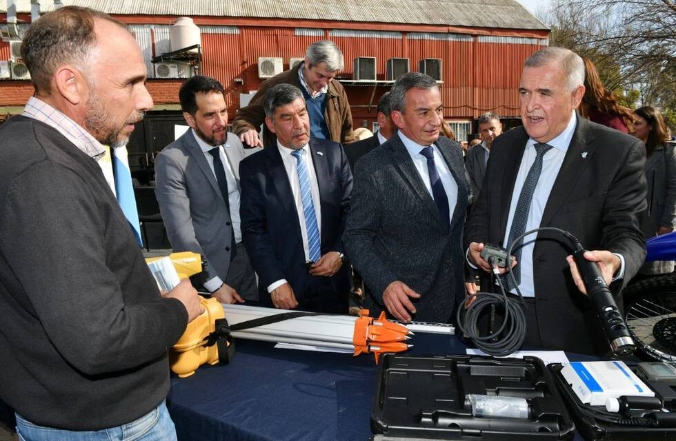 Entregan equipamiento y vehículos a la Dirección de Recursos Hídricos