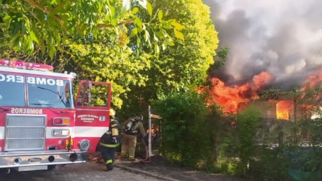 La vivienda prefabricada se quemó por completo.