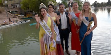 La emblemática Regata Internacional de la Vendimiase disputó en su 77ª edición, que tuvo lugar en la sede central del Lago del Parque General San Martín, en la Ciudad de Mendoza.
Ana Laura Verde, de La Paz,  Reina Nacional de la Vendimia y Gemina Navarro de Tupungato Virreina Nacional.