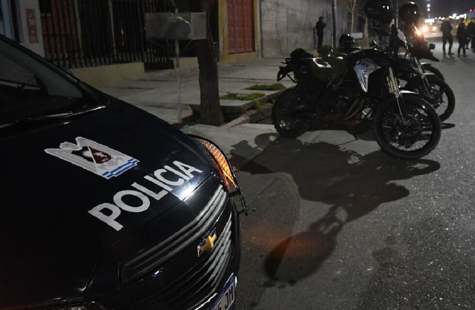 Lo asaltaron en la puerta de la casa y le robaron el auto