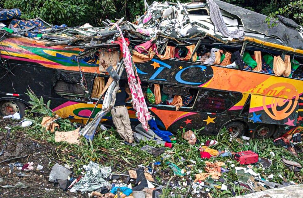Al menos 21 muertos en un accidente de un micro en Brasil