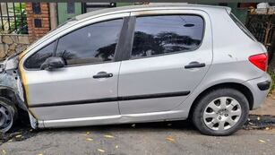 Los investigadores encontraron un Peugeot 307 destruido en Gambartes al 2500.