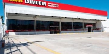 El supermercado de donde robaron seis millones de pesos.