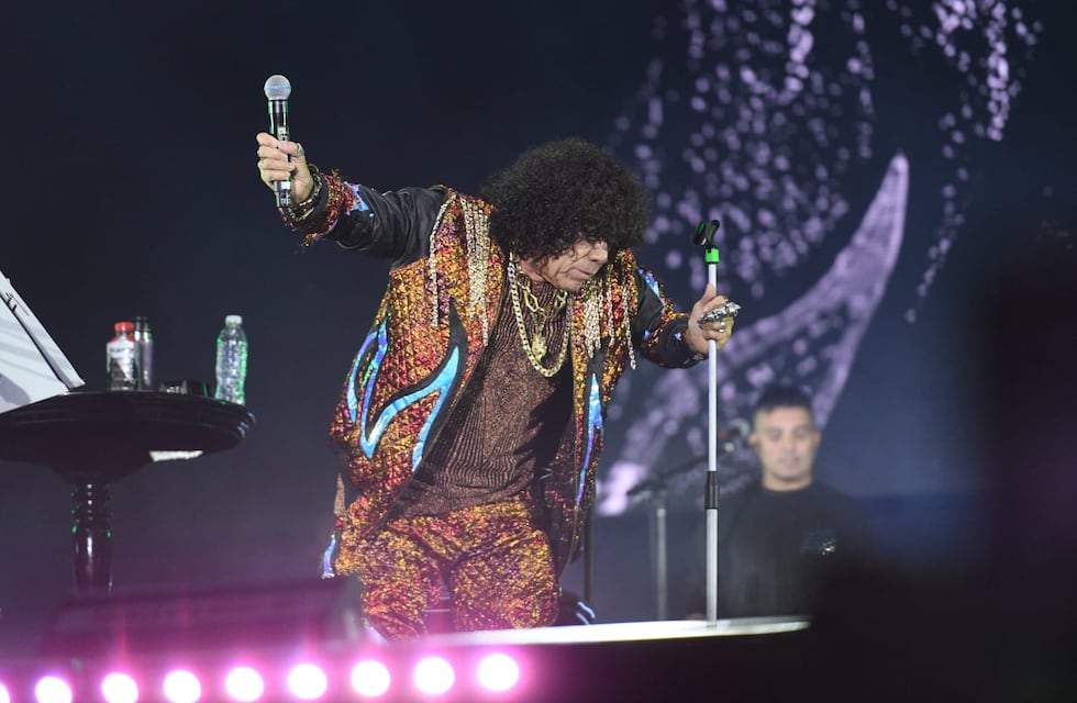 La Mona Jiménez sufrió una lesión que le generó dos fracturas y lo obligó a estar en una silla