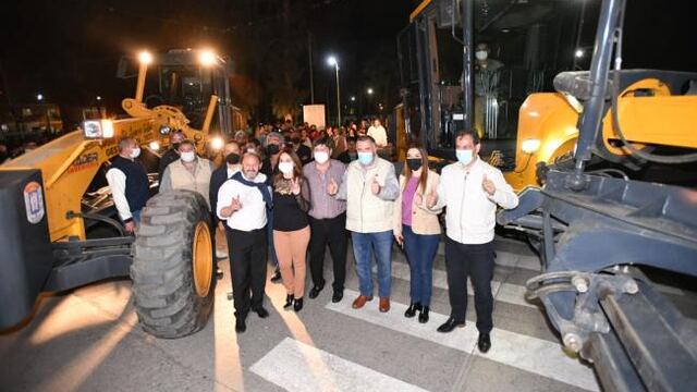 El gobernador Jaldo entregó maquinarias en Alderetes.