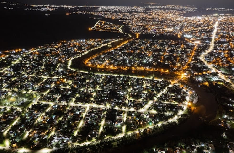 Playas de Oro ya tiene luces led en todo el barrio