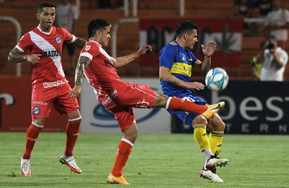 Copa Argentina: el gol anulado que desató las quejas de Argentinos Juniors y la expulsión de Gabriel Milito