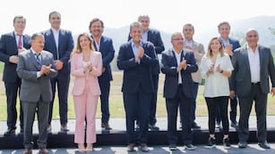 Junto a Massa, los gobernadores del Norte Grande firmaron hoy la Declaración de Güemes con la consigna "Sin federalismo no hay país" y a través de la cual asumieron el "firme e irrenunciable compromiso". Gentileza: Agencia Chaqueña de Noticias