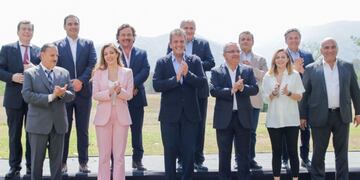 Junto a Massa, los gobernadores del Norte Grande firmaron hoy la Declaración de Güemes con la consigna "Sin federalismo no hay país" y a través de la cual asumieron el "firme e irrenunciable compromiso". Gentileza: Agencia Chaqueña de Noticias