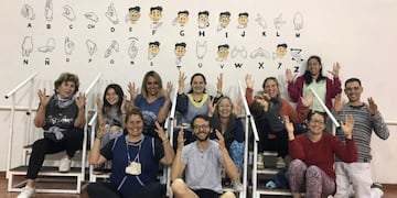 Lengua de Señas Argentina: pintaron un mural inclusivo en la Escuela 502