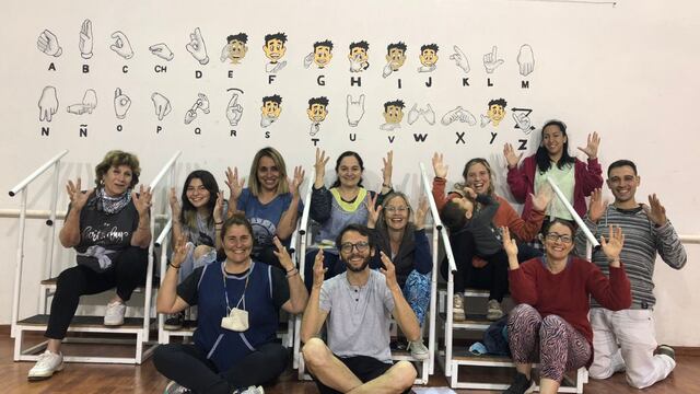 Lengua de Señas Argentina: pintaron un mural inclusivo en la Escuela 502