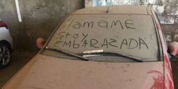 La historia detrás del inesperado mensaje en un auto.