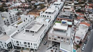 Paseo Quattro, un mega emprendimiento con seis torres de cinco niveles, al frente del lago, en Carlos Paz: uno de los proyectos más grandes en ejecución. (Gentileza Grupo Fonte)