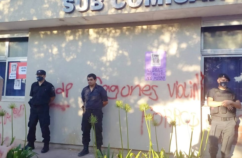 Al policía que mató a su ex en Murphy le habían devuelto el arma reglamentaria