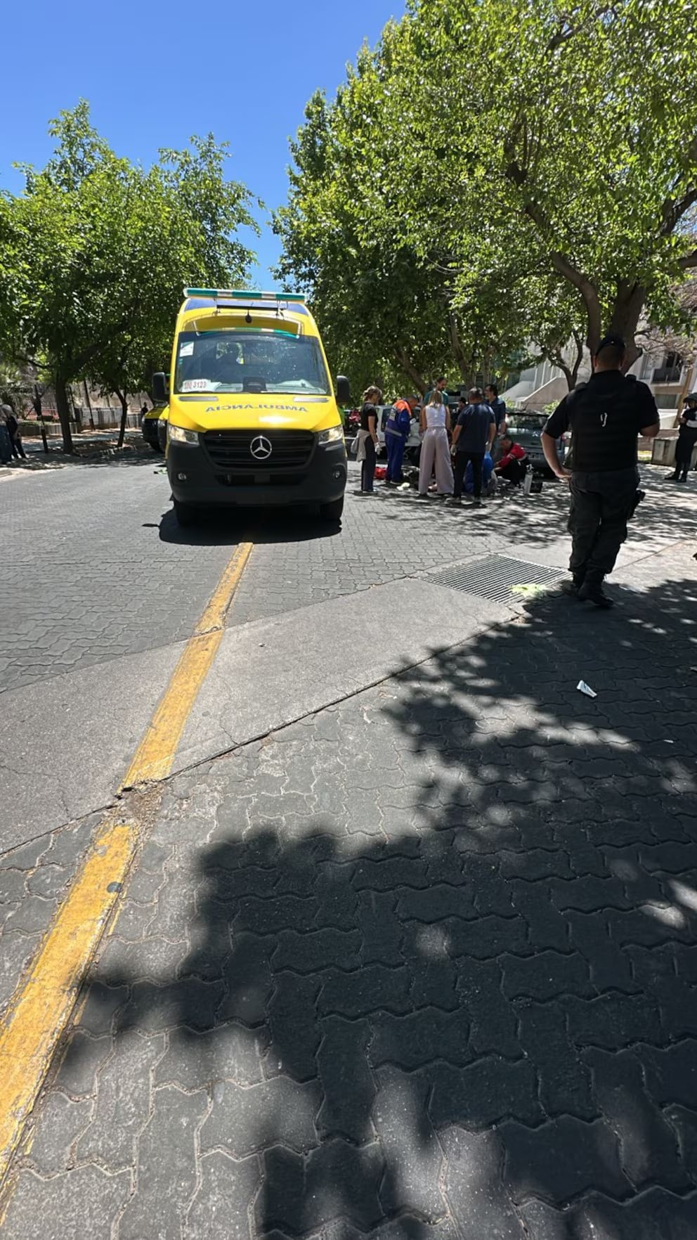 Fatal accidente en Mendoza: una jubilada chocó a dos adolescentes, y uno murió