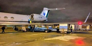 Llegada a Rosario de respiradores gestionados por Lionel Messi