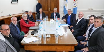 Los ministros Juan Manuel Pusineri y Walter Agosto encabezaron la reunión en la ciudad capital.
