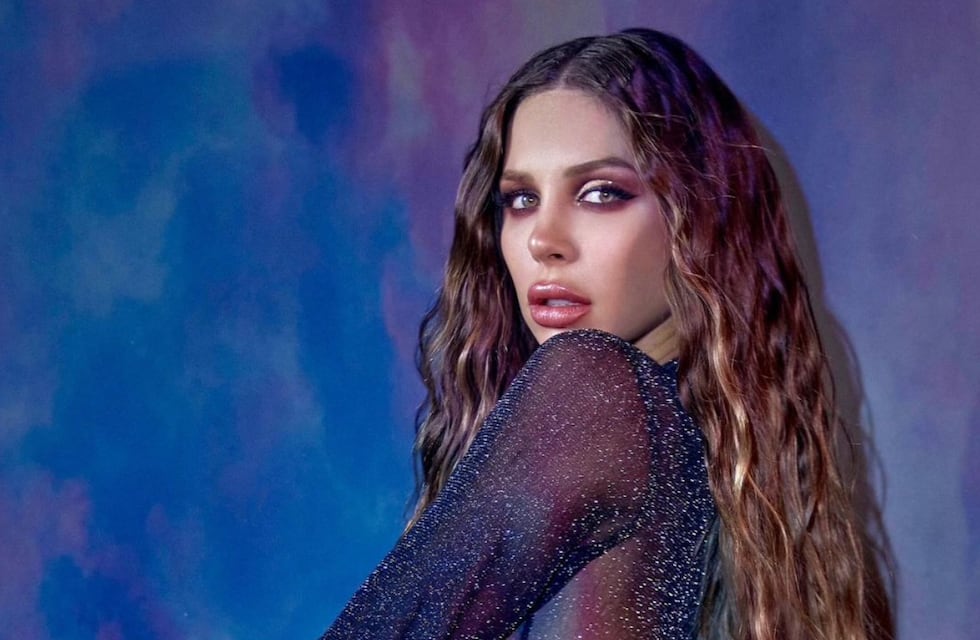 Romina Malaspina tocó un set en vivo en Miami y se llevó miles de corazones rojos con su look