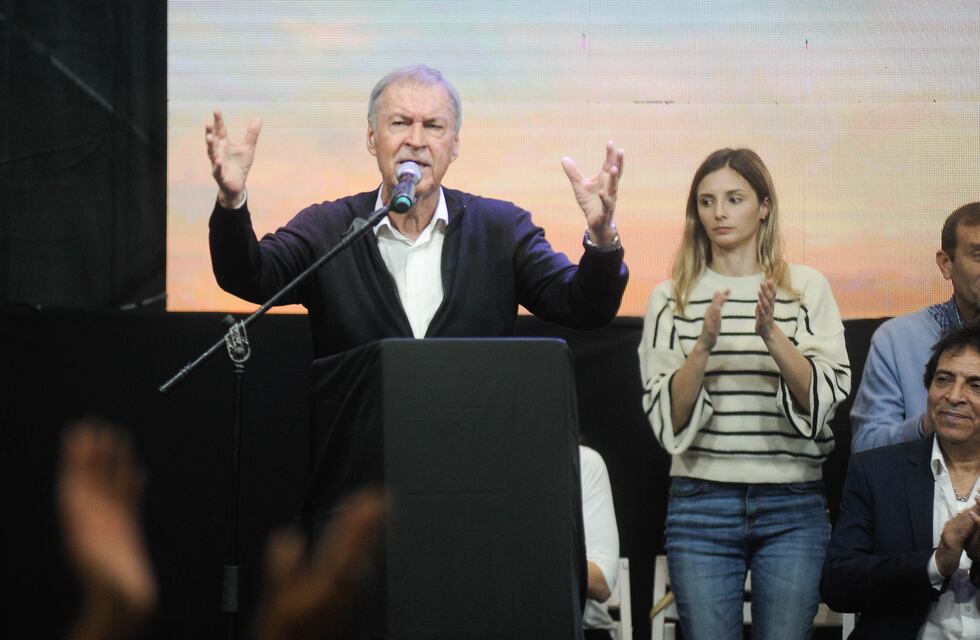 Juan Schiaretti, en el Conurbano: encabezó un acto en Quilmes y culpó a Cristina Kirchner por la “maldita grieta”