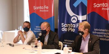Amado Zorzón junto al Jefe de ANSES Región Litoral, Diego Mansilla informaron acerca de los requisitos para acceder a la Línea de Desarrollo Urbanístico.