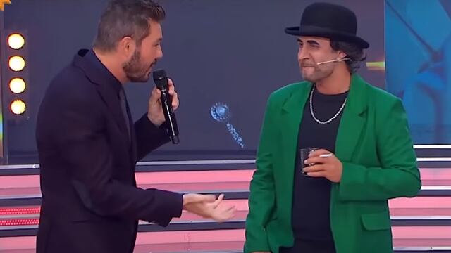 Ulises Bueno imitó a Sabina.