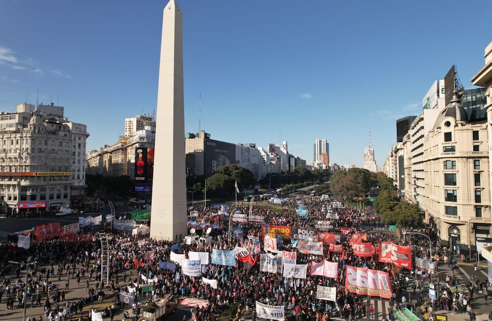 La marcha por la muerte de Facundo Molares en el Obelisco terminó con enfrentamientos con la policía