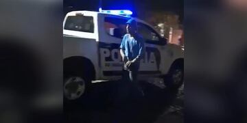 Posadas: entró a un patrullero, robó un celular y se fue caminando.