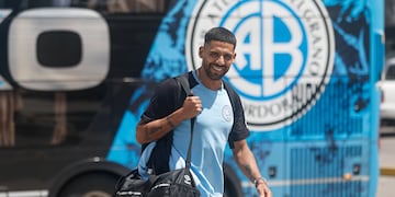 Franco Jara a su arribo a San Juan (Prensa Belgrano).