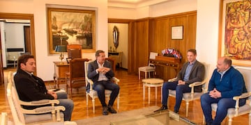 Portezuelo del Viento. El Gobernador Rodolfo Suárez se reunió con los titulares de las cámaras de Malargüe, San Rafael y General Alvear. Prensa Gobierno