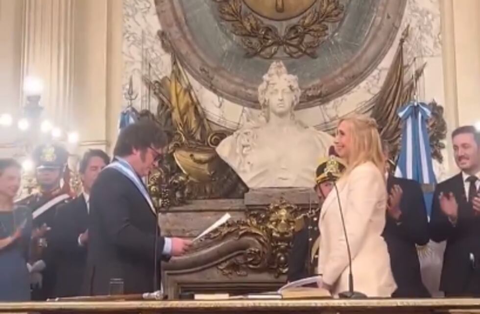 Javier Milei se emocionó en la jura de su hermana Karina