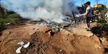 Incendio en San Ignacio destruyó por completo una vivienda.