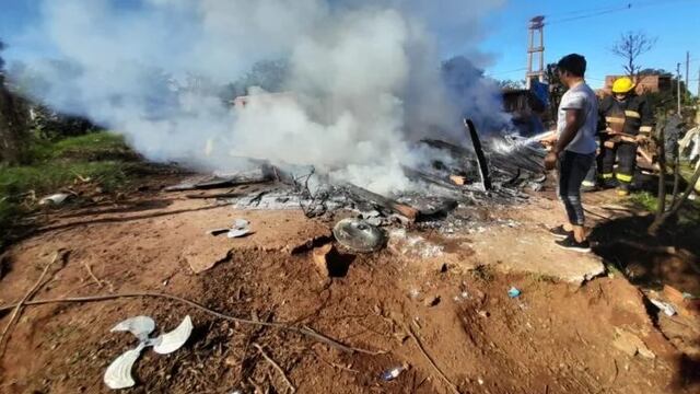 Incendio en San Ignacio destruyó por completo una vivienda.