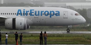 Un avión que salió de Córdoba tuvo que hacer un aterrizaje de emergencia. (Foto: TN)