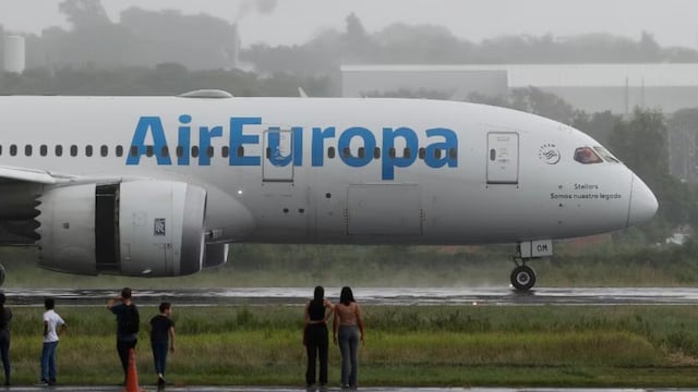 Un avión que salió de Córdoba tuvo que hacer un aterrizaje de emergencia. (Foto: TN)
