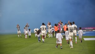 Ese amor es azul... Talleres ganó dos partidos seguidos y mantiene viva su ilusión de título (Facundo Luque / La Voz).