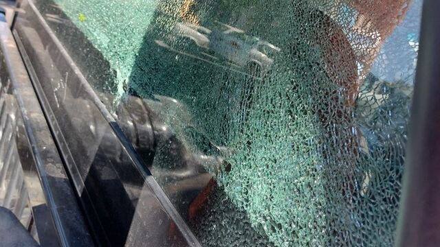Los disparos en pasaje 507 al 1700 destrozaron la luneta de la camioneta de la fuerza.