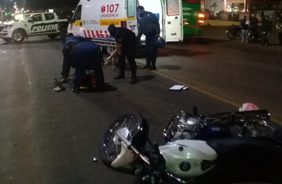 Posadas: un hombre se encuentra grave luego de ser atropellado por una moto
