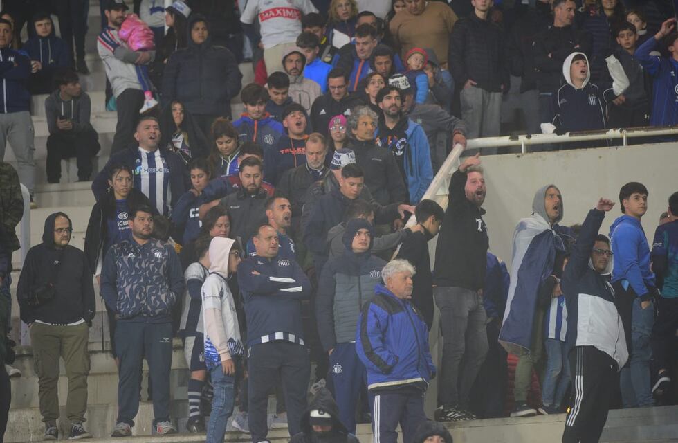 Talleres reprobado por su público que lo despidió con reclamos; y los números en rojo