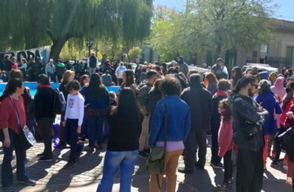 Cientos de personas se concentran en San Luis en repudio por el intento de asesinato de Cristina Kirchner