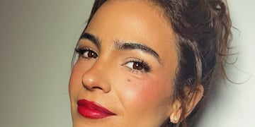 A sus 42 años, Agustina Cherri cosechó suspiros con una minifalda de cuero y labios rojo pasión