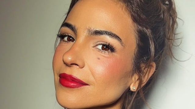 A sus 42 años, Agustina Cherri cosechó suspiros con una minifalda de cuero y labios rojo pasión