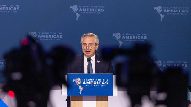 Alberto Fernández dialogó con la prensa en el contexto de la Cumbre de las Américas. Foto: Presidencia.